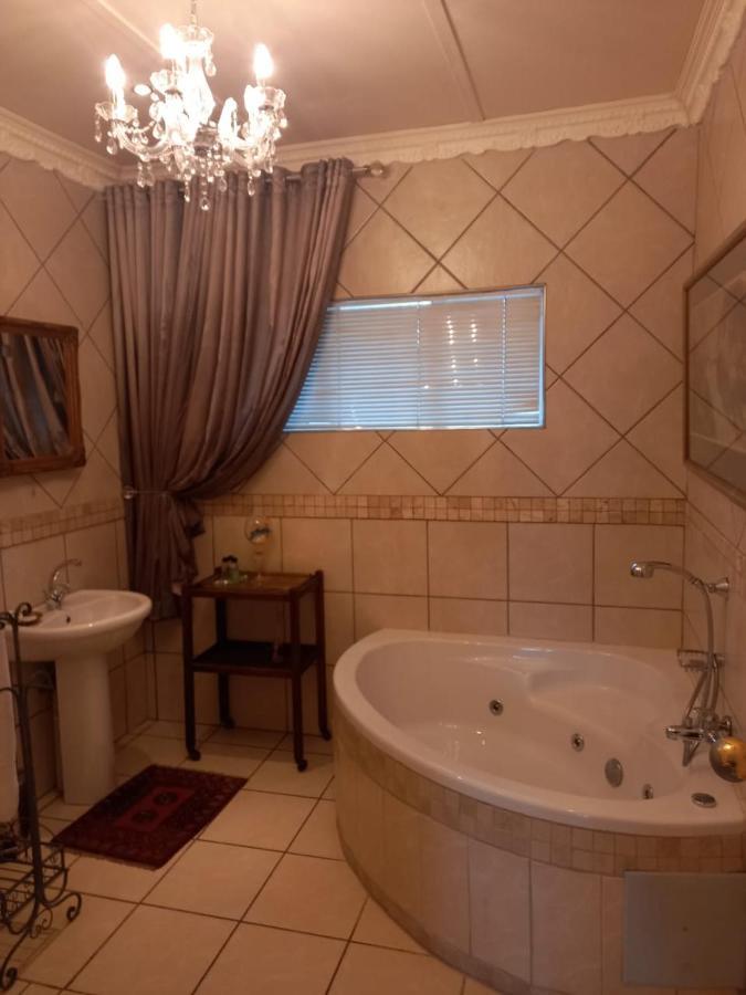 Michael-Angelo Guest House Potchefstroom Kültér fotó